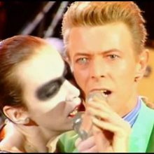 MIRÁ EL VIDEO «Queen & Annie Lennox & David Bowie» – «Under Pressure» Live «Wembley – Londres – UK» (1992)